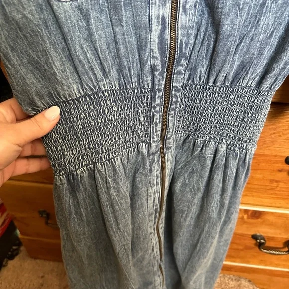 Blue Washed Denim Button-Up Shirt with Floral Logo Tag - Picture 6 of 7